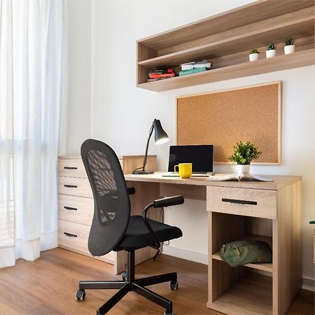 Micampus Armendariz Student Residence Севилья Экстерьер фото