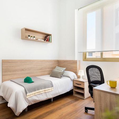 Micampus Armendariz Student Residence Севилья Экстерьер фото