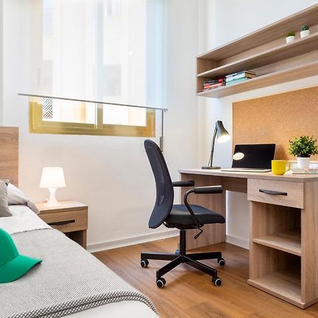 Micampus Armendariz Student Residence Севилья Экстерьер фото