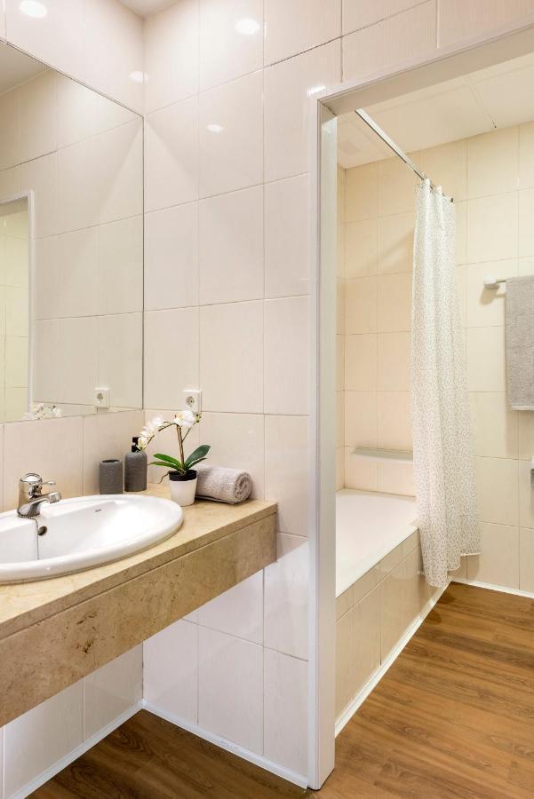Micampus Armendariz Student Residence Севилья Экстерьер фото