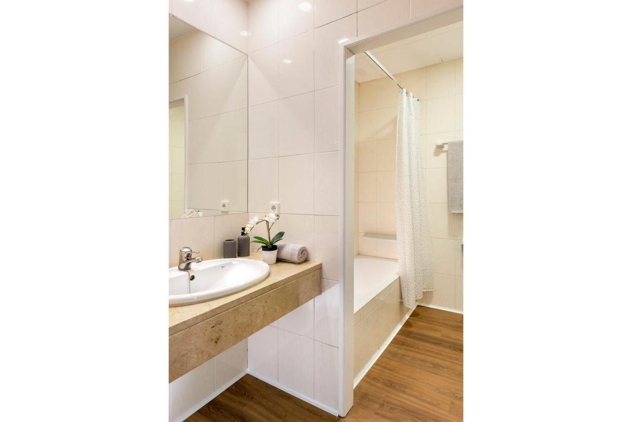 Micampus Armendariz Student Residence Севилья Экстерьер фото