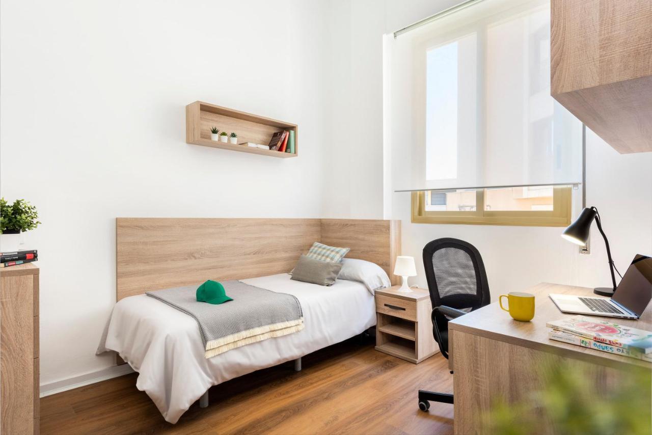Micampus Armendariz Student Residence Севилья Экстерьер фото