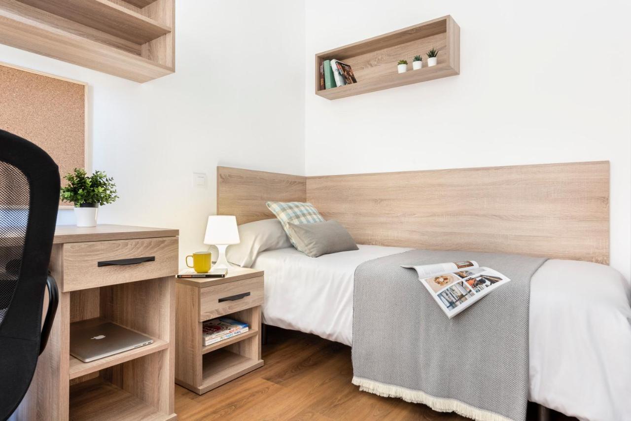 Micampus Armendariz Student Residence Севилья Экстерьер фото