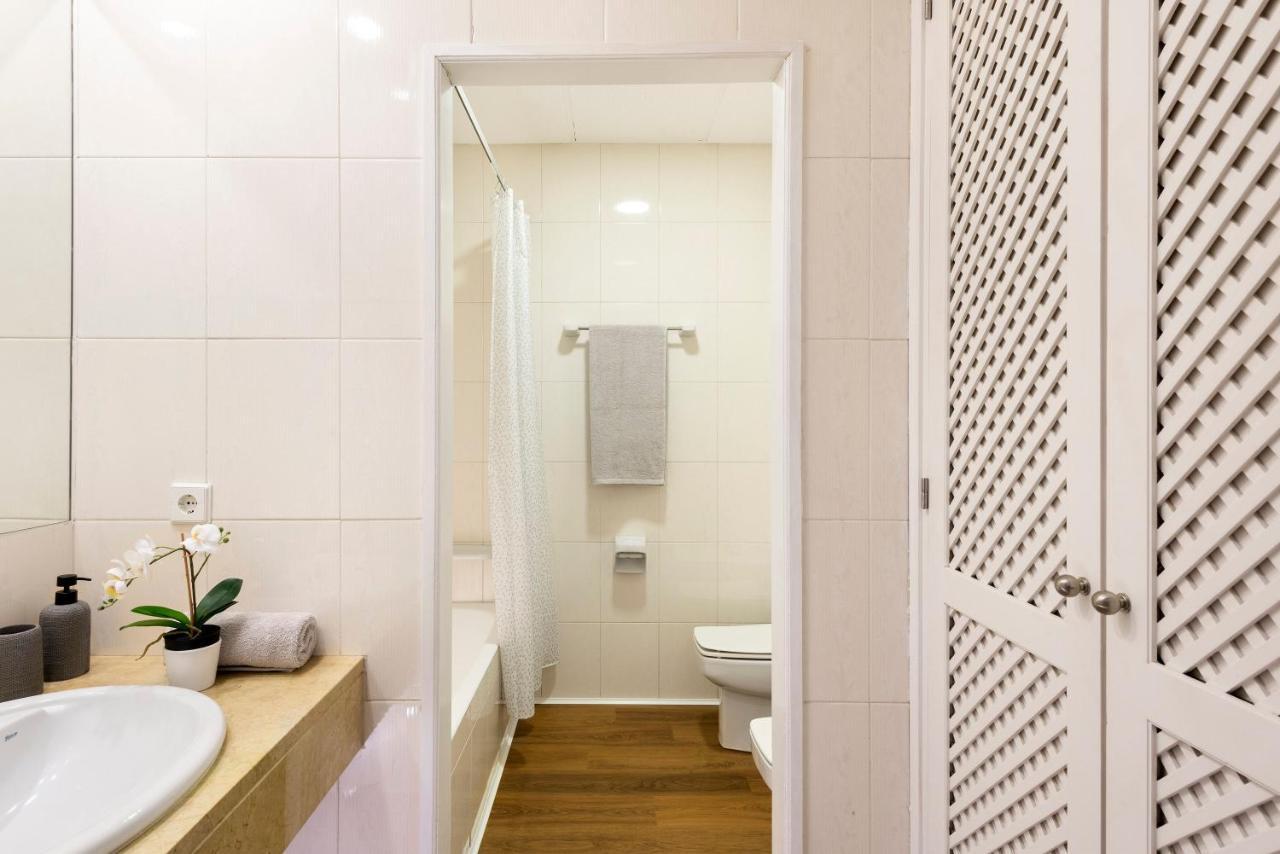 Micampus Armendariz Student Residence Севилья Экстерьер фото